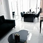 Black & White Luxury Living Kateríni
