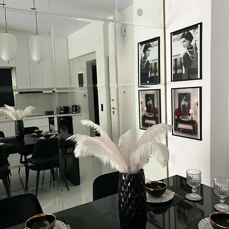 Black & White Luxury Living Appartamento Kateríni