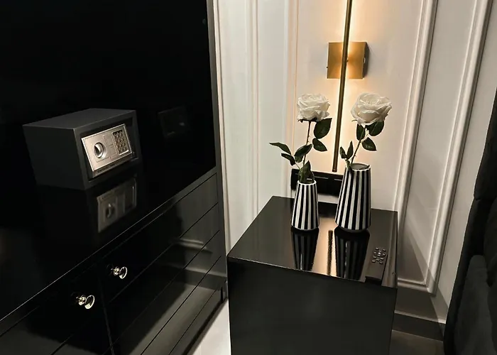 Daire Black & White Luxury Living *