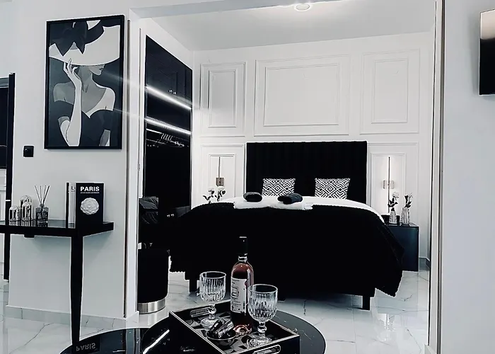 Daire Black & White Luxury Living *