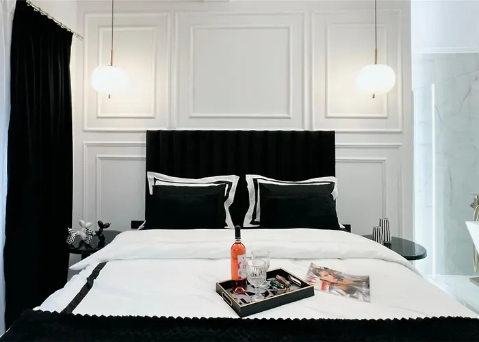 Black & White Luxury Living Daire