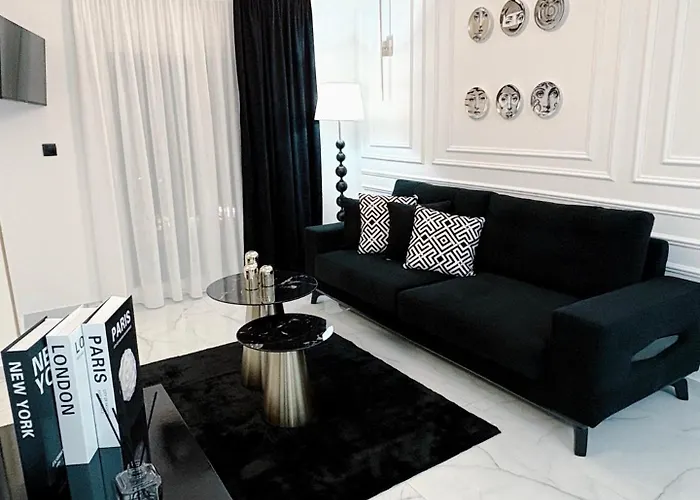 Black & White Luxury Living Daire *