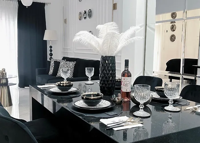 Black & White Luxury Living Daire *
