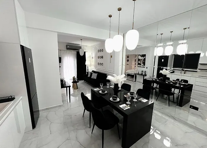 Black & White Luxury Living * Kateríni