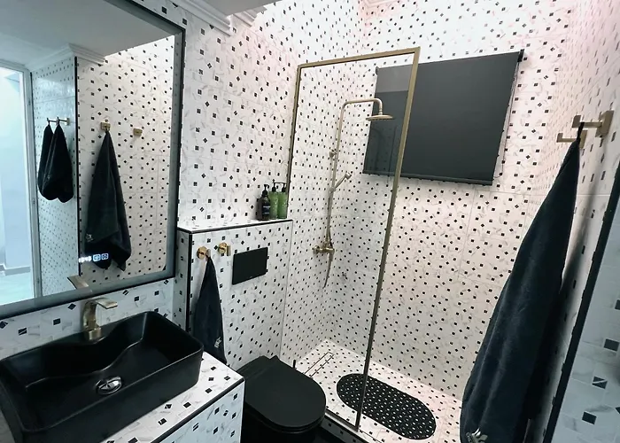 Black & White Luxury Living Daire Kateríni