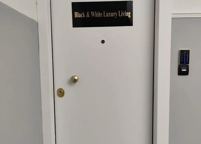 Black & White Luxury Living Daire